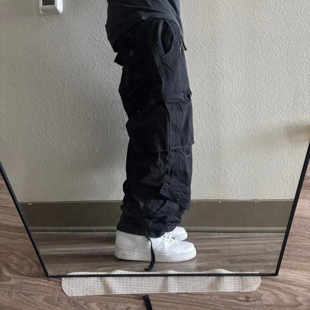 Vintage Y2K/2000s Baggy Black Streetwear Skater Style Paint Splatter Cargo Pants